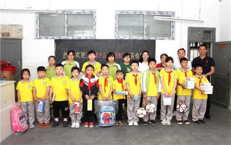 愛似水點點 溫情一片片，開展“六一”校園慰問