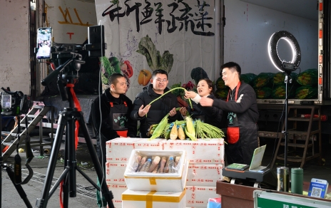 直播帶貨如約至，金籃子、銀籃子，不如裝滿老百姓的“菜籃子”！