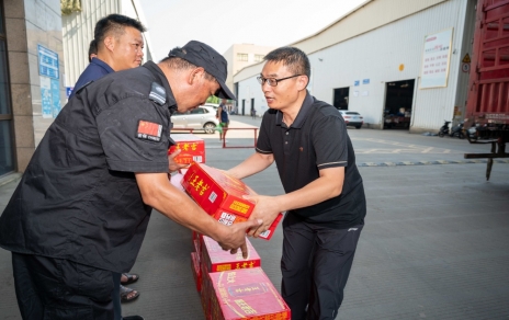 戰(zhàn)高溫、保供應(yīng)，嘉興市財貿(mào)工會主席陳云建慰問我司基層員工